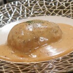 トリワイン ＰＩＫＯＳＨＨＨＵ - きのことマルサラ酒の地鶏１００％ のハンバーグ