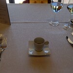 シャトー　ラ・パルム・ドール - このお店のスペシャリテ
      仔牛フォンドボーのコンソメスープ
      ほとんど飲んでから写真撮ってないことに気がついた(笑)
      慌てて撮影する。