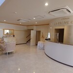 シャトー　ラ・パルム・ドール - エントランスルーム　結婚式場のウエディングルームともなってる