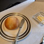 シャトー　ラ・パルム・ドール - パン　バターは俊逸な味わい！