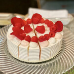 NASPAニューオータニ - エクストラスーパーイスパハンショートケーキ＠バラの香りのクリーム、薄くライチのジュレ、生ライチ、ブルーベリー、ラズベリーがサンド