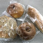 コウブツ - ◆パンは対面販売、4個買いました。