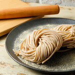 カルボナーラの３つのこだわりポイント　その２　【オリジナル生パスタ　キタッラ】