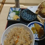 釜ひろ - Ｂセットかやくご飯、漬物、薬味