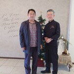 シャトー　ラ・パルム・ドール - 後藤グランシェフさんと僕。僕は随分と太ったけれど、シェフさんは相変わらず変わらない感じ。切原GMさんに撮影して頂く