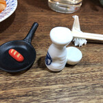 朝めし酒場 ナニコレ食堂 - 箸置き色々？