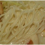 そば処 為治郎 - にゅるっとした麺。鶏白湯スープとの相性ばっちり♪