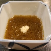 天ぷら 天源 - 天丼に付く、もずく酢で最初に提供