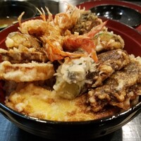 天ぷら 天源 - 活海老野菜天丼(2,500円)　活海老2尾と野菜は ………… カボチャ、椎茸が二つ、ブロッコリー、アスパラ、ズッキーニ、さつまいも、レンコン、オクラ、茄子