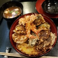 天ぷら 天源 - 活海老野菜天丼(2,500円)　活海老2尾と野菜は ………… カボチャ、椎茸が二つ、ブロッコリー、アスパラ、ズッキーニ、さつまいも、レンコン、オクラ、茄子