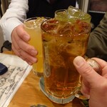 赤羽金太郎 - 再度の乾杯！（手前は紅茶ハイ特大:690円）