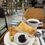 カフェ ド クリエ ホピタル - 料理写真:小倉トーストセット(モーニング)