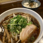 Ramen Kiraku - 醤油と山わさびごはん