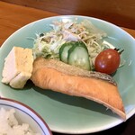 侍寿し - 【日替りランチB 700円(税込)】メインの鮭のから揚げ