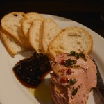 クロッキオ - 鶏レバーのムース(バケット付)750円