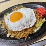 お食事処 とし - 料理写真:目玉焼きそば