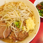 ラーメン二郎 - ラーメン半分＋ニンニク多め＋青ネギ