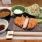 世田谷とんかつ 祖師谷七丁目食堂 - とんかつ定食