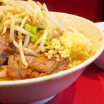 ラーメン二郎 - ラーメン半分＋ニンニク多め＋青ネギ