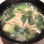 くろぎ - 蟹出汁味噌汁　九条葱　揚げ豆腐