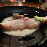 蒼 - 「この日の日本一」とシェフが胸を張る縞鯵。たしかに！シェフのインスタには包丁に脂乗りの良さもしっかり。なのに、まったくしつこさはない旨さのバランスに感嘆！