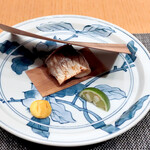 Japanese cuisine  Karatsu - 杉板燒鯖魚