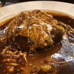 ステーキハウス キッチンリボン - シャトーブリアンの切れ端をハンバーグにしたそうです。このソースが本当に美味い。お肉の味わいを邪魔せずに、なおかつソースの旨味もたっぷり