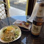 杏's cafe - ビールには乾き物が付く。