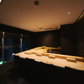 個室有◆こだわりの寿司を堪能するのにふさわしい、シックな空間