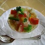 メインダイニングルーム 三笠 - 前菜（帆立貝柱とカリフラワームース、彩り野菜のゼリー寄せ）