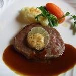 メインダイニングルーム 三笠 - メイン（仔牛のステーキ　カフェ・ド・パリ）