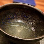 蒼 - ①鱧のコンソメ〜愛媛の漁師、藤本さんから届いた神経締めされた1kgを超える鱧。頭からすべてを使った鱧が綺麗な器に同化した一杯の透き通るスープに。あっさりした鱧がこんなに凝縮された旨味になるとは。