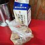 ラーメン二郎 新潟店 - ニンニク好きなのですが、後が怖いので牛乳持参。結構効きますよ。それからお持ち帰りのチャーシュー＾＾