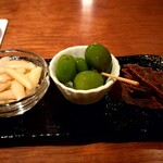 Bar神戸 - オリーブが塩辛くないんですよ。