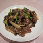 北京遊膳 - 牛肉と本シメジの炒め