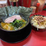 家系ラーメン とらきち家 - 固め多め海苔増しネギ丼