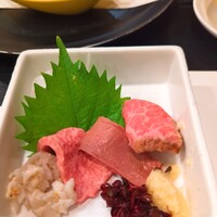 飛騨牛一頭家 馬喰一代 岐阜神田 - お刺身　左から　せんまい・赤身・はつ・たたき