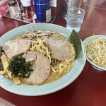 東港ラーメンショップ - ネギミソチャーシュー 中 ネギ増しとネギライス