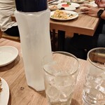 香港料理 千里香 - 無料の炭酸がボトルで来る