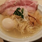 麺屋 kawakami - 「鶏塩ラーメン&煮卵トッピング」880円