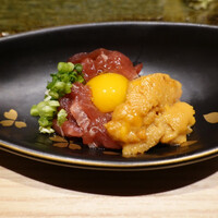 焼うおいし川  六本木凛華楼 - ほほ肉のユッケ