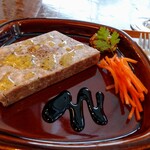Hitachino Buru Ingu - 「田舎風ミートパテ」お肉の味がしっかりしているパテは、塩味も脂もバランスがちょうど良く美味♪(о´∀`о)ヴィネガーソースや、かけられているオリーブオイル・ハチミツ・ペッパーもいい仕事してます♪