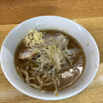 ラーメン二郎 - ラーメン 780円　麺半分 ヤサイ少な目にんにく