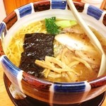 双葉 - 焦がしネギがいいアクセントのネギ塩ラーメン

旨い〜(*⁰▿⁰*)