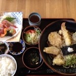 お食事処 大名 - 天ぷらそば定食1,380円、コーヒー一杯無料^ ^
            麺は福井産の28蕎麦