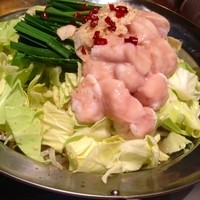 菜な 春吉店 - ブリッブリのおっきなもつ鍋、醤油ベースのスープがあっさりで美味