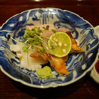 京味 もと井 - お造り：金目鯛炙り、メジマグロ、アオリイカ、赤貝