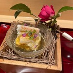 銀座 しのはら - 松葉ガニ　湯葉とカリフラワーのすり流し　たまご豆腐