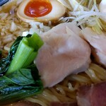 ラーメン 虎一番 - 煮玉子も入って具沢山ですよ