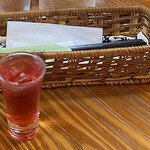 ハーブカフェYKガーデン - ハイビスカスとペパーミントのウェルカムドリンク